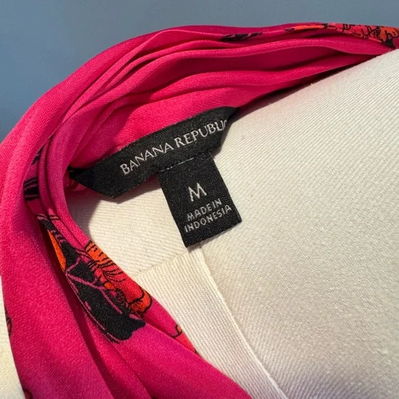 Banana Republic Gorgeous Blouse and Skirt set Medium NWOT - Picture 6 of 7